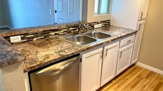 Photo #2: 2225333 Listing