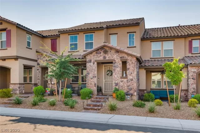 MLS: 2225339 Condo For Sale