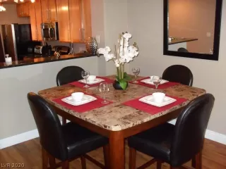 Photo #4: 2225391 Listing