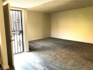 Photo #5: 2225490 Listing 