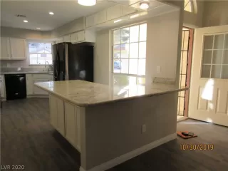 Photo #2: 2225524 Listing