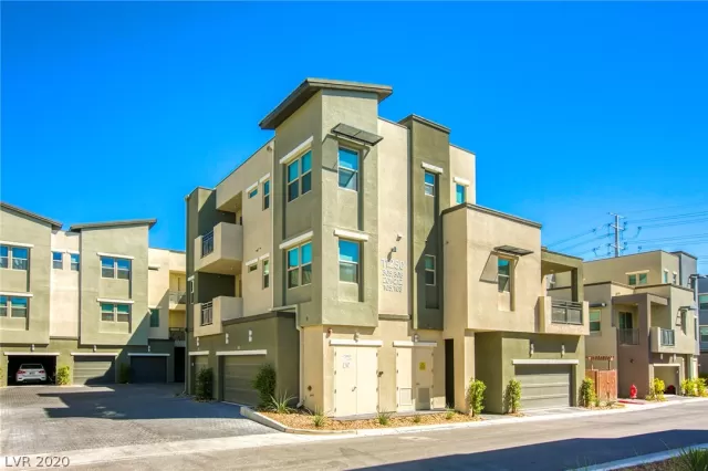 MLS: 2225529 Condo For Sale