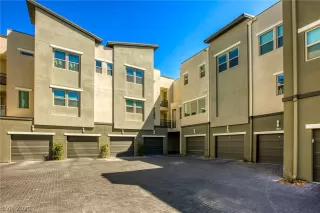 Photo #1: 2225529 Listing