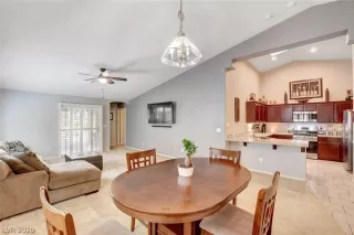 Photo #4: 2225584 Listing