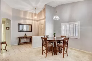 Photo #5: 2225584 Listing