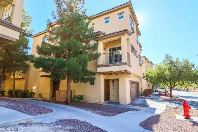 MLS: 2225589 Condo For Sale