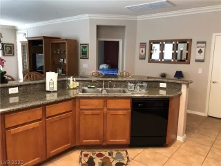 Photo #5: 2225593 Listing