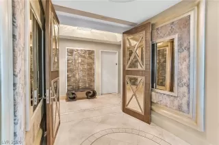 Photo #2: 2225648 Listing