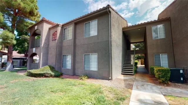 MLS: 2225727 Condo For Sale