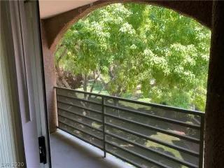 Photo #6: 2225727 Listing