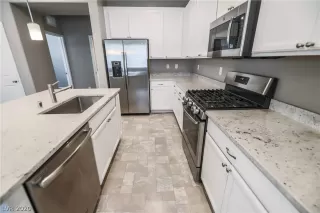 Photo #2: 2225750 Listing