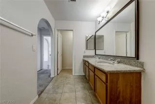 Photo #5: 2225778 Listing