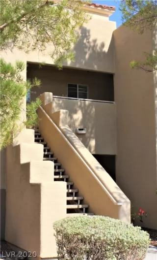 Photo #4: 2225839 Listing