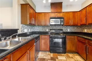 Photo #1: 2225886 Listing