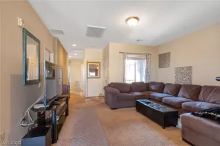 Photo #4: 2225886 Listing