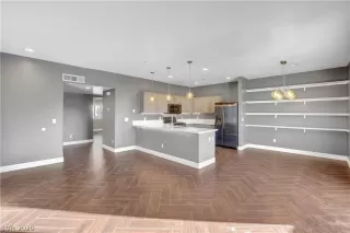 Photo #3: 2225908 Listing