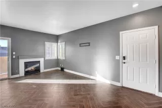 Photo #5: 2225908 Listing