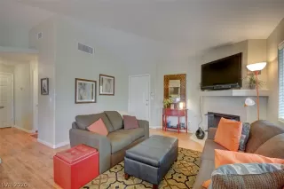 Photo #5: 2225912 Listing