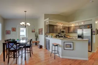 Photo #6: 2225912 Listing