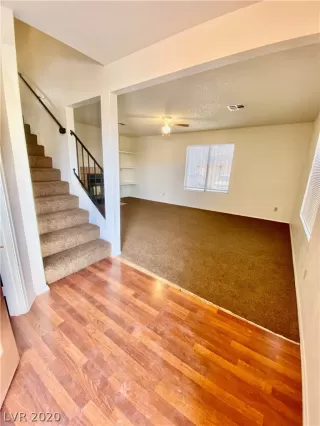 Photo #2: 2225934 Listing
