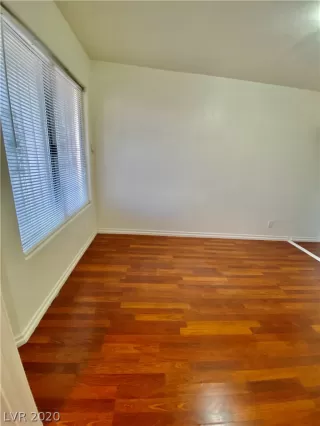 Photo #4: 2225934 Listing