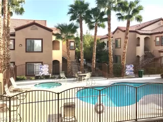 Photo #2: 2225940 Listing