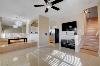 Photo #4: 2225970 Listing