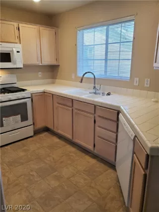 Photo #5: 2226018 Listing 