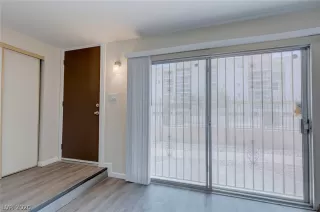 Photo #2: 2226028 Listing