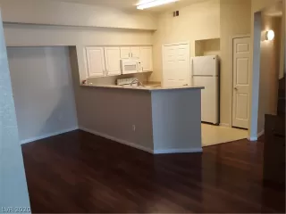 Photo #4: 2226194 Listing