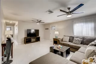 Photo #2: 2226196 Listing