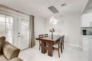 Photo #5: 2226196 Listing