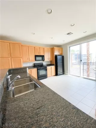 Photo #4: 2226236 Listing