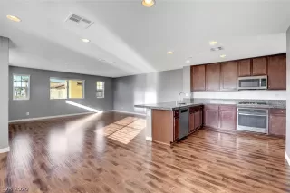 Photo #4: 2226327 Listing