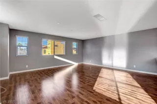 Photo #5: 2226327 Listing