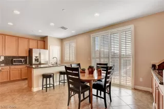 Photo #3: 2226406 Listing