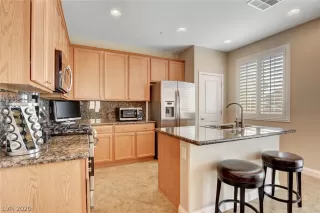 Photo #4: 2226406 Listing