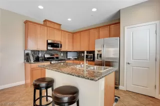 Photo #5: 2226406 Listing