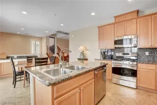 Photo #6: 2226406 Listing