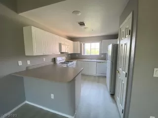 Photo #5: 2226432 Listing