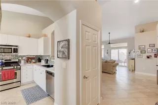 Photo #3: 2226494 Listing