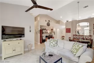 Photo #5: 2226494 Listing