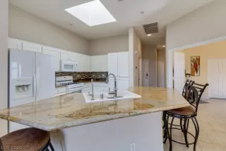 Photo #1: 2226513 Listing