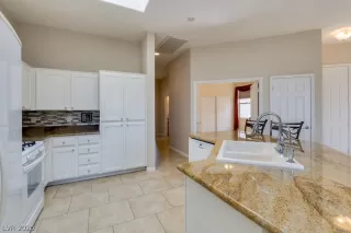 Photo #4: 2226513 Listing