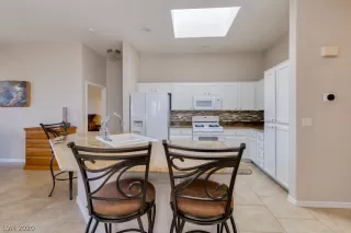 Photo #6: 2226513 Listing