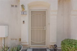 Photo #2: 2226668 Listing