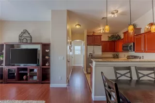 Photo #5: 2226668 Listing