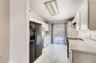 Photo #4: 2226672 Listing