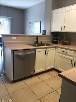 Photo #3: 2226695 Listing