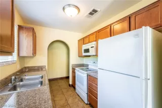 Photo #4: 2226754 Listing